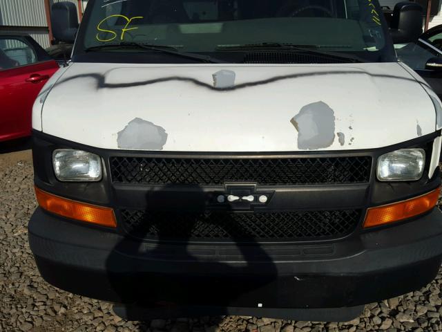 1GAHG35U471117704 - 2007 CHEVROLET EXPRESS G3 WHITE photo 7