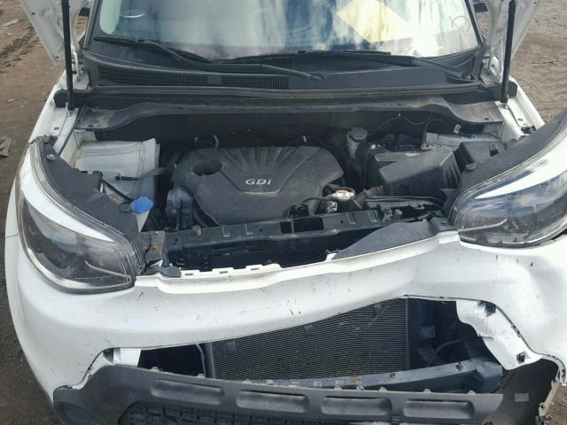 KNDJN2A23G7845766 - 2016 KIA SOUL WHITE photo 7