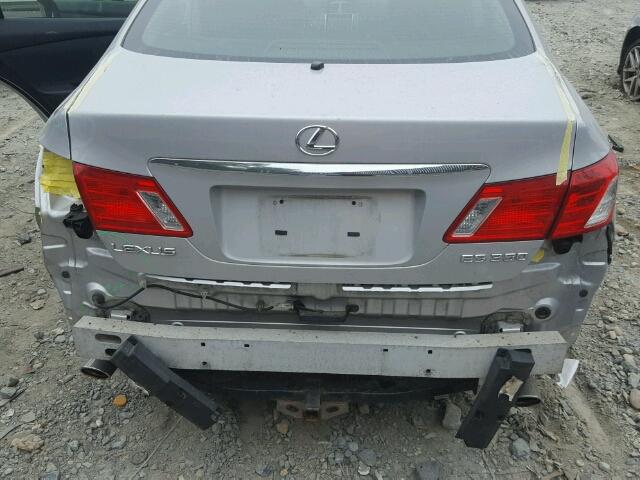 JTHBJ46G972127747 - 2007 LEXUS ES SILVER photo 9