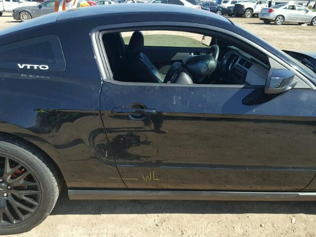 1ZVBP8CF3B5162842 - 2011 FORD MUSTANG BLACK photo 9