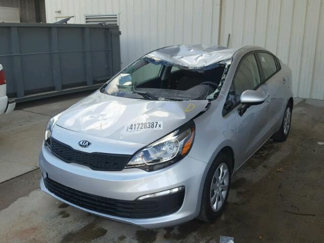 KNADM4A30H6062090 - 2017 KIA RIO SILVER photo 2