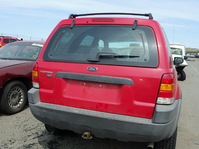 1FMCU04112KC48412 - 2002 FORD ESCAPE XLT RED photo 9