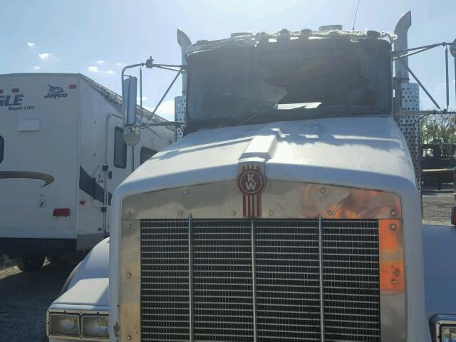 1NKDLU0X76R138652 - 2006 KENWORTH CONSTRUCTI WHITE photo 9