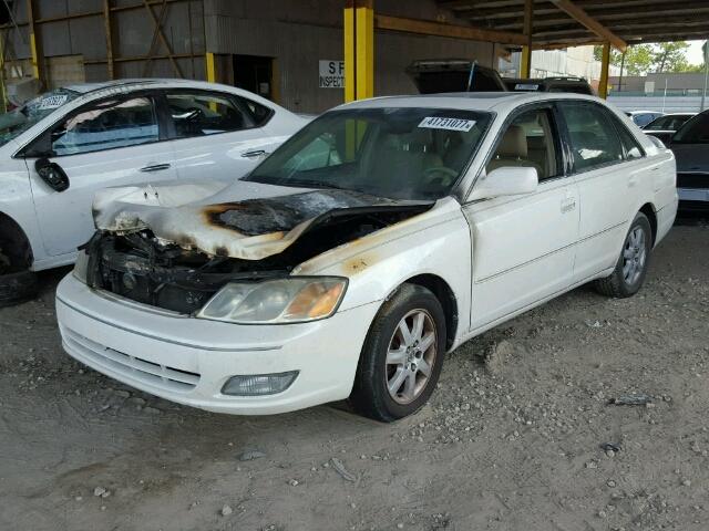 4T1BF28B82U211298 - 2002 TOYOTA AVALON XL WHITE photo 2