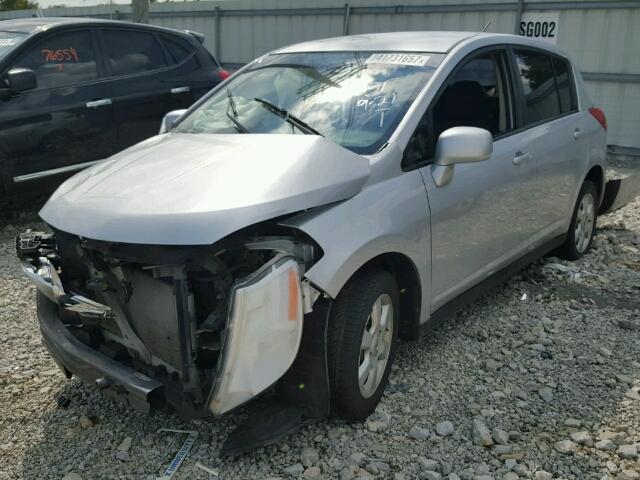 3N1BC13E99L410120 - 2009 NISSAN VERSA S SILVER photo 2