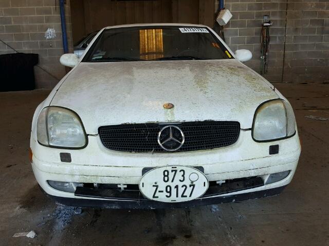 WDBKK47F9WF010311 - 1998 MERCEDES-BENZ SLK 230 KO WHITE photo 9