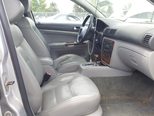 WVWYU63B65E108334 - 2005 VOLKSWAGEN PASSAT GLX 银色 照片 5