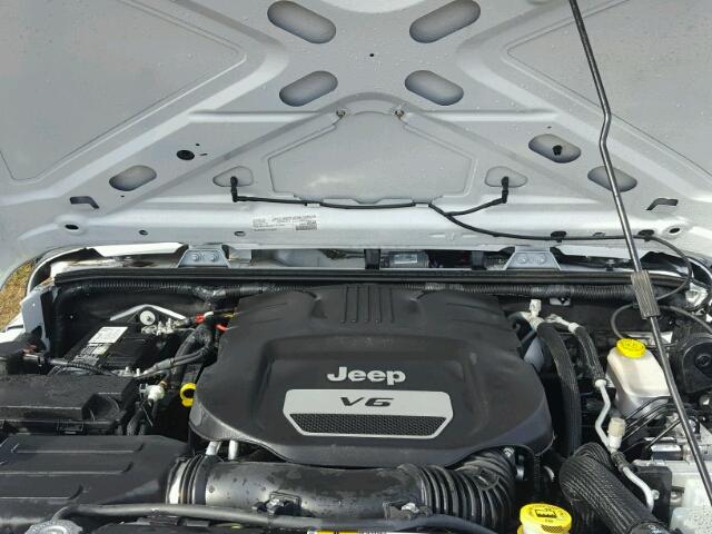 1C4BJWDG3GL274379 - 2016 JEEP WRANGLER U WHITE photo 7