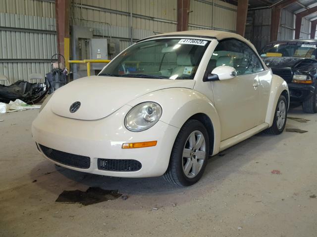 3VWRF31Y17M407955 - 2007 VOLKSWAGEN NEW BEETLE 奶油色 照片 2