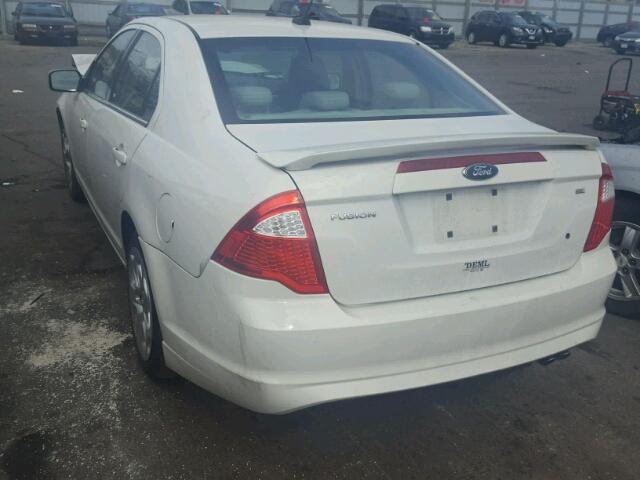 3FAHP0HA7AR138704 - 2010 FORD FUSION SE WHITE photo 3