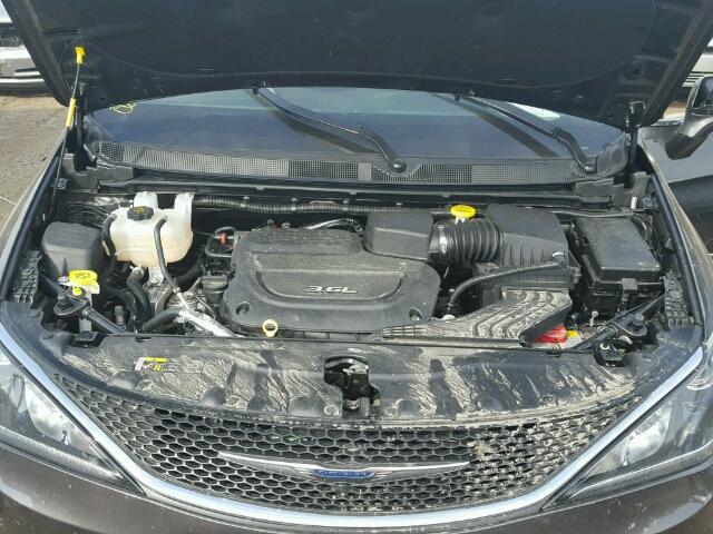 2C4RC1EG5HR686208 - 2017 CHRYSLER PACIFICA T GRAY photo 7