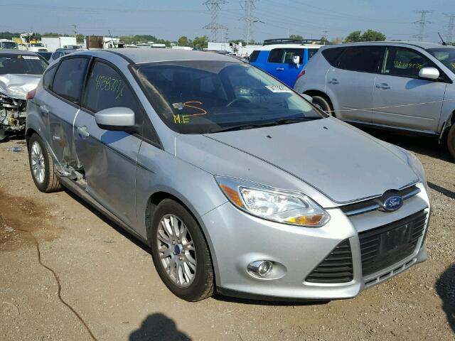 1FAHP3K26CL107268 - 2012 FORD FOCUS SE SILVER photo 1