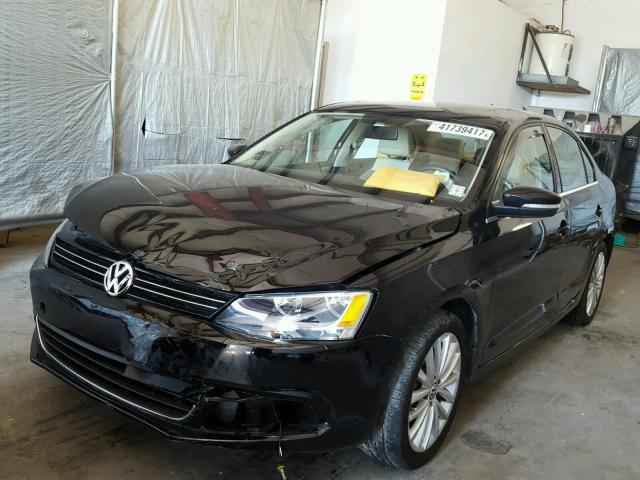 3VWL07AJ4EM213483 - 2014 VOLKSWAGEN JETTA BLACK photo 2