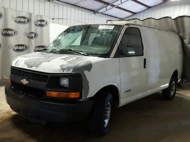 1GCGG25V341100572 - 2004 CHEVROLET EXPRESS G2 WHITE photo 2