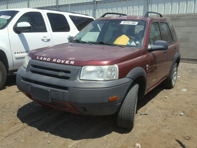 SALNY222X2A212709 - 2002 LAND ROVER FREELANDER MAROON photo 2