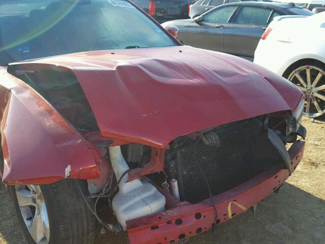 2C3CDXBG6DH637436 - 2013 DODGE CHARGER SE RED photo 9