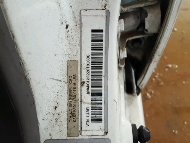 KNADC123226181606 - 2002 KIA RIO WHITE photo 10