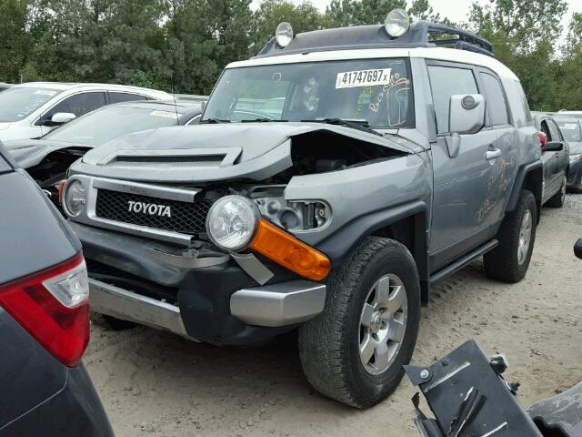 JTEBU4BF1AK070811 - 2010 TOYOTA FJ CRUISER SILVER photo 2