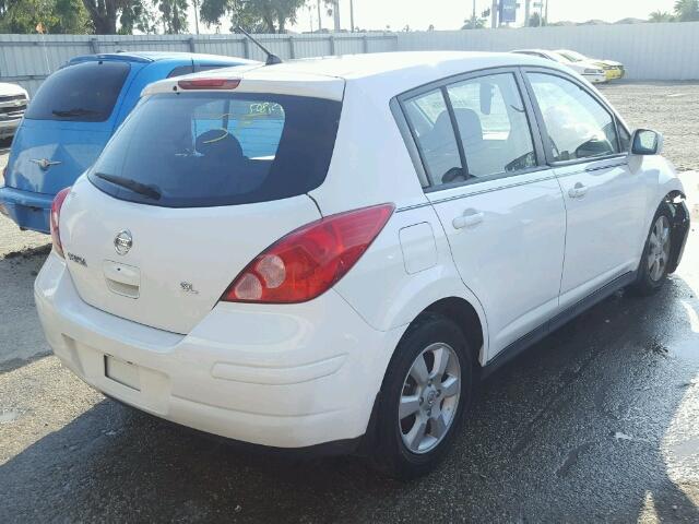 3N1BC13E17L443027 - 2007 NISSAN VERSA WHITE photo 4