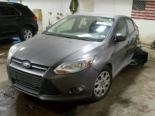 1FAHP3F27CL240048 - 2012 FORD FOCUS SE GRAY photo 2