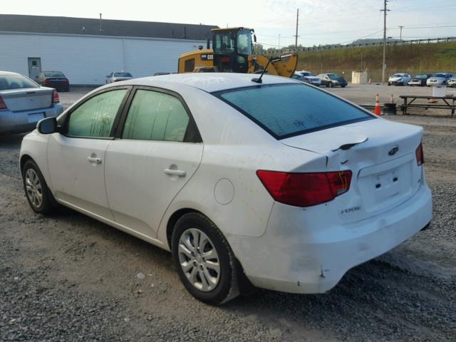 KNAFU4A27D5727339 - 2013 KIA FORTE EX WHITE photo 3