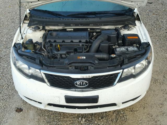 KNAFU4A27D5727339 - 2013 KIA FORTE EX WHITE photo 7