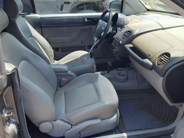 3VWCM31Y14M345299 - 2004 VOLKSWAGEN NEW BEETLE ნაცრისფერი ფოტო 5