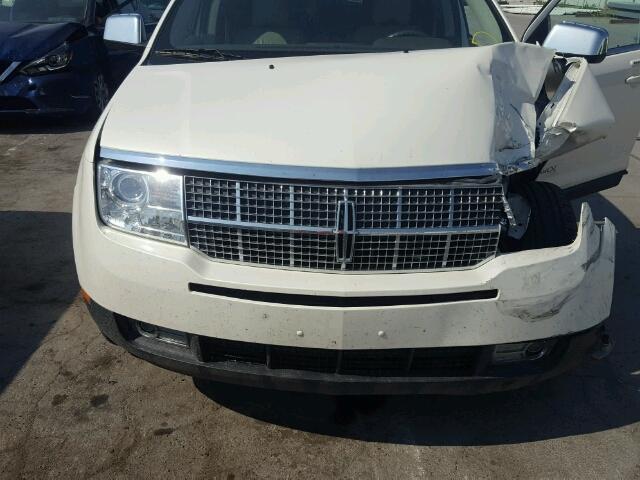 2LMDU88C58BJ38257 - 2008 LINCOLN MKX WHITE photo 7