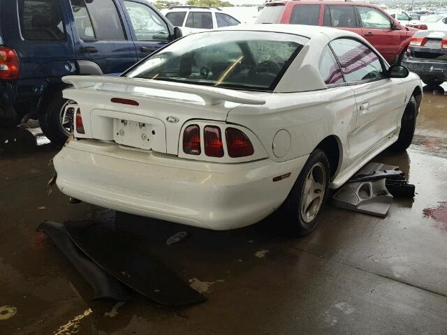 1FAFP404XWF267755 - 1998 FORD MUSTANG WHITE photo 4