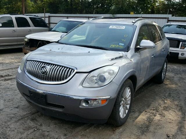5GALRBED7AJ190046 - 2010 BUICK ENCLAVE SILVER photo 2