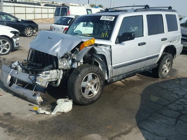 1J8HG48K56C272958 - 2006 JEEP COMMANDER SILVER photo 2