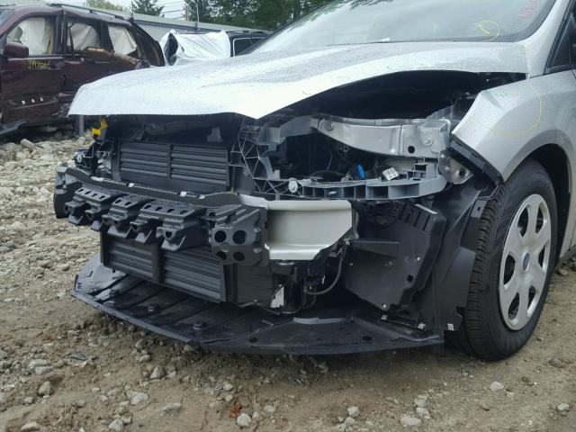 1FADP3E20HL311131 - 2017 FORD FOCUS S SILVER photo 9