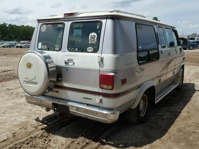 1GBEG25K8PF320279 - 1993 CHEVROLET G20 WHITE photo 4