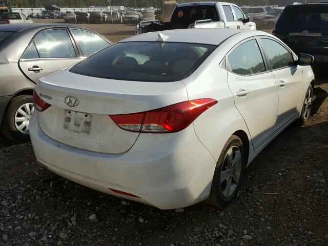 5NPDH4AE4DH408716 - 2013 HYUNDAI ELANTRA GL WHITE photo 4