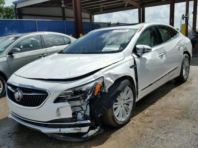 1G4ZR5SZ7JU124388 - 2018 BUICK LACROSSE P WHITE photo 2