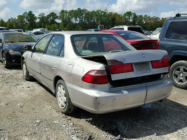 1HGCG5640XA161423 - 1999 HONDA ACCORD LX GOLD photo 3