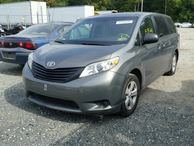 5TDKA3DC1BS007955 - 2011 TOYOTA SIENNA BAS GREEN photo 2