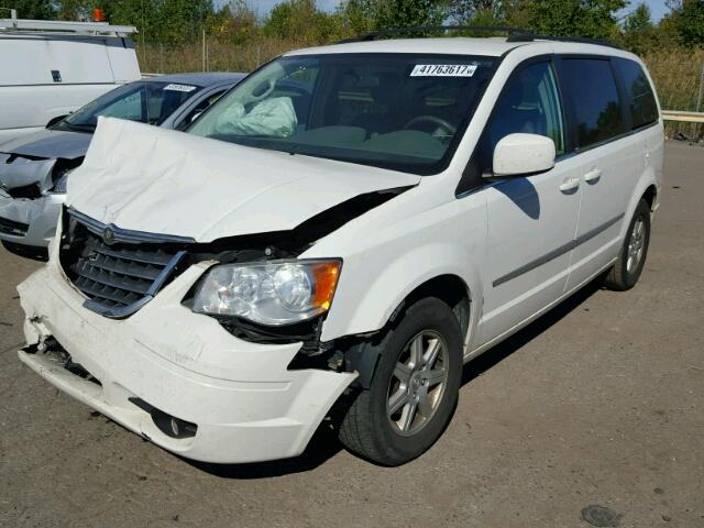2A4RR5DX8AR124049 - 2010 CHRYSLER TOWN & COU WHITE photo 2