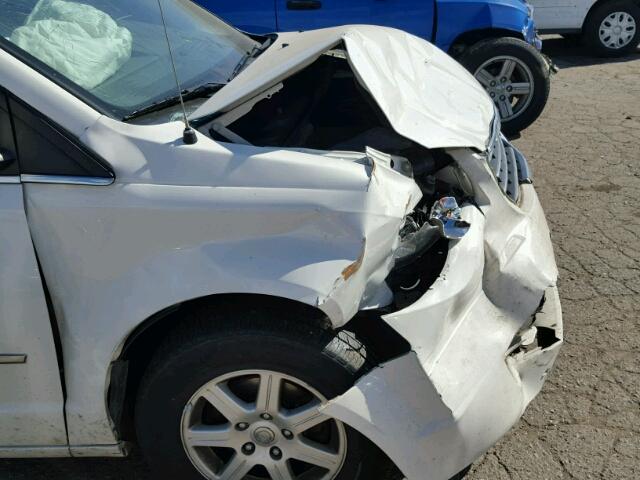 2A4RR5DX8AR124049 - 2010 CHRYSLER TOWN & COU WHITE photo 9
