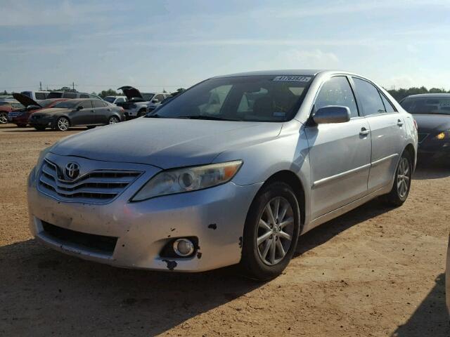 4T1BK3EK4AU111722 - 2010 TOYOTA CAMRY SE SILVER photo 2