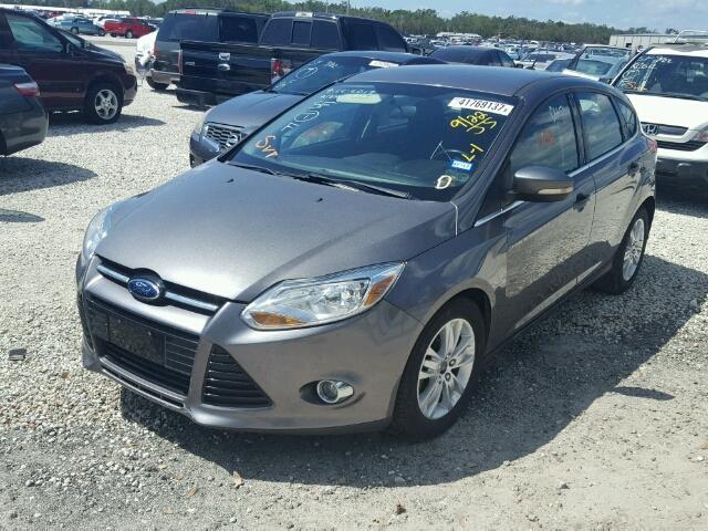 1FAHP3M21CL430821 - 2012 FORD FOCUS GRAY photo 2