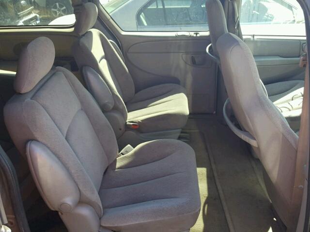 2C4GP44303R318538 - 2003 CHRYSLER TOWN & COU BEIGE photo 6