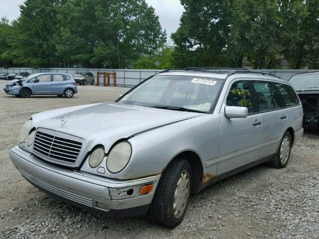 WDBJH82F4XX015887 - 1999 MERCEDES-BENZ E 320 4MAT SILVER photo 2