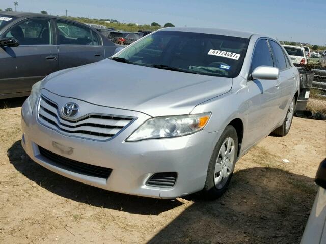 4T1BF3EK7BU738212 - 2011 TOYOTA CAMRY SILVER photo 2