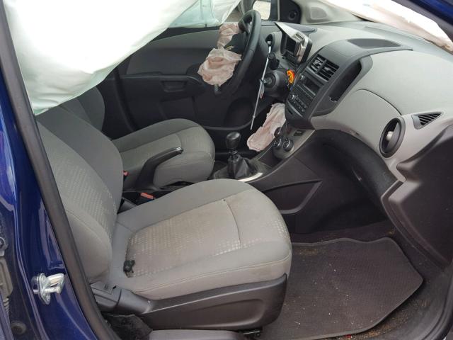 1G1JB5SH4D4103105 - 2013 CHEVROLET SONIC LS 蓝色 照片 5