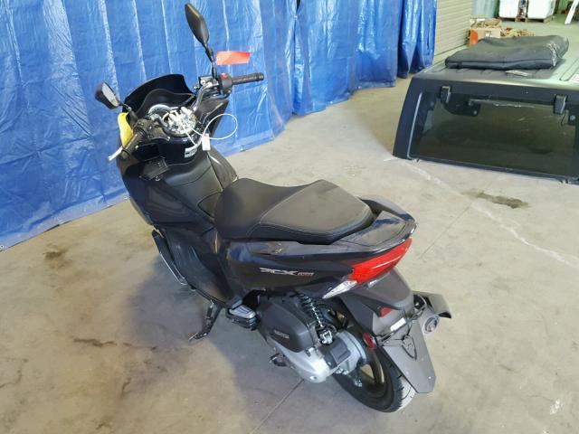 RLHKF1804JY300256 - 2018 HONDA PCX 150 GRAY photo 3