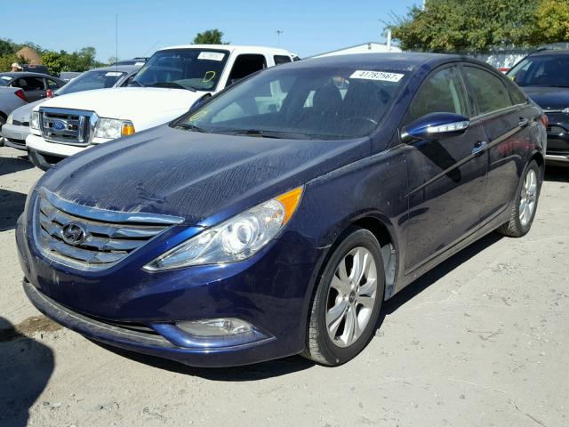 5NPEC4AC0DH577343 - 2013 HYUNDAI SONATA SE BLUE photo 2