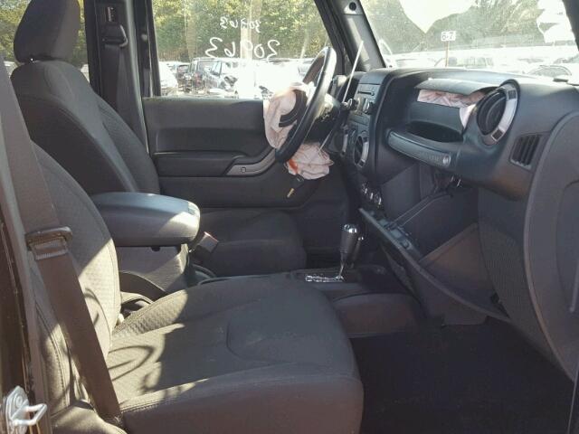 1C4BJWDG7GL216954 - 2016 JEEP WRANGLER U BLACK photo 5