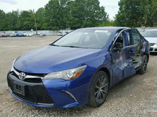 4T1BF1FK0FU926143 - 2015 TOYOTA CAMRY BLUE photo 2