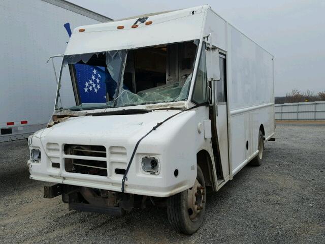 4UZAARBW55CU66998 - 2005 FREIGHTLINER CHASSIS M WHITE photo 2